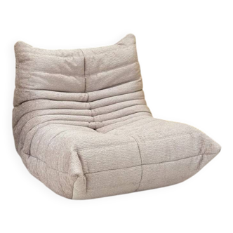 TOGO armchair in powder pink chenille fabric - Design Michel Ducaroy