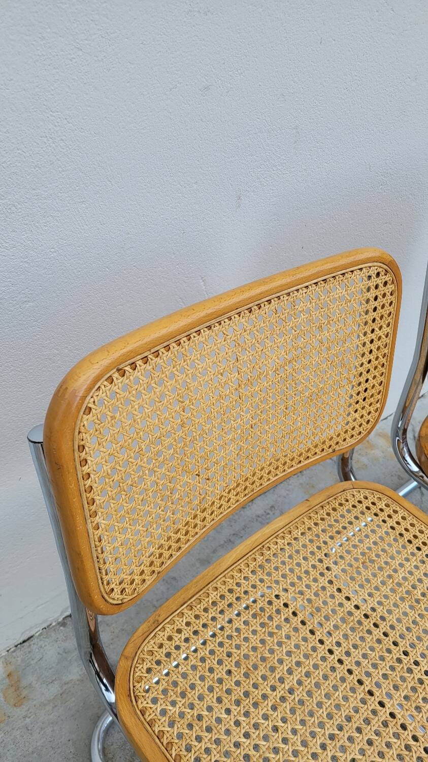 Paire de chaises Marcel Breuer modèle B32 signé Italy.