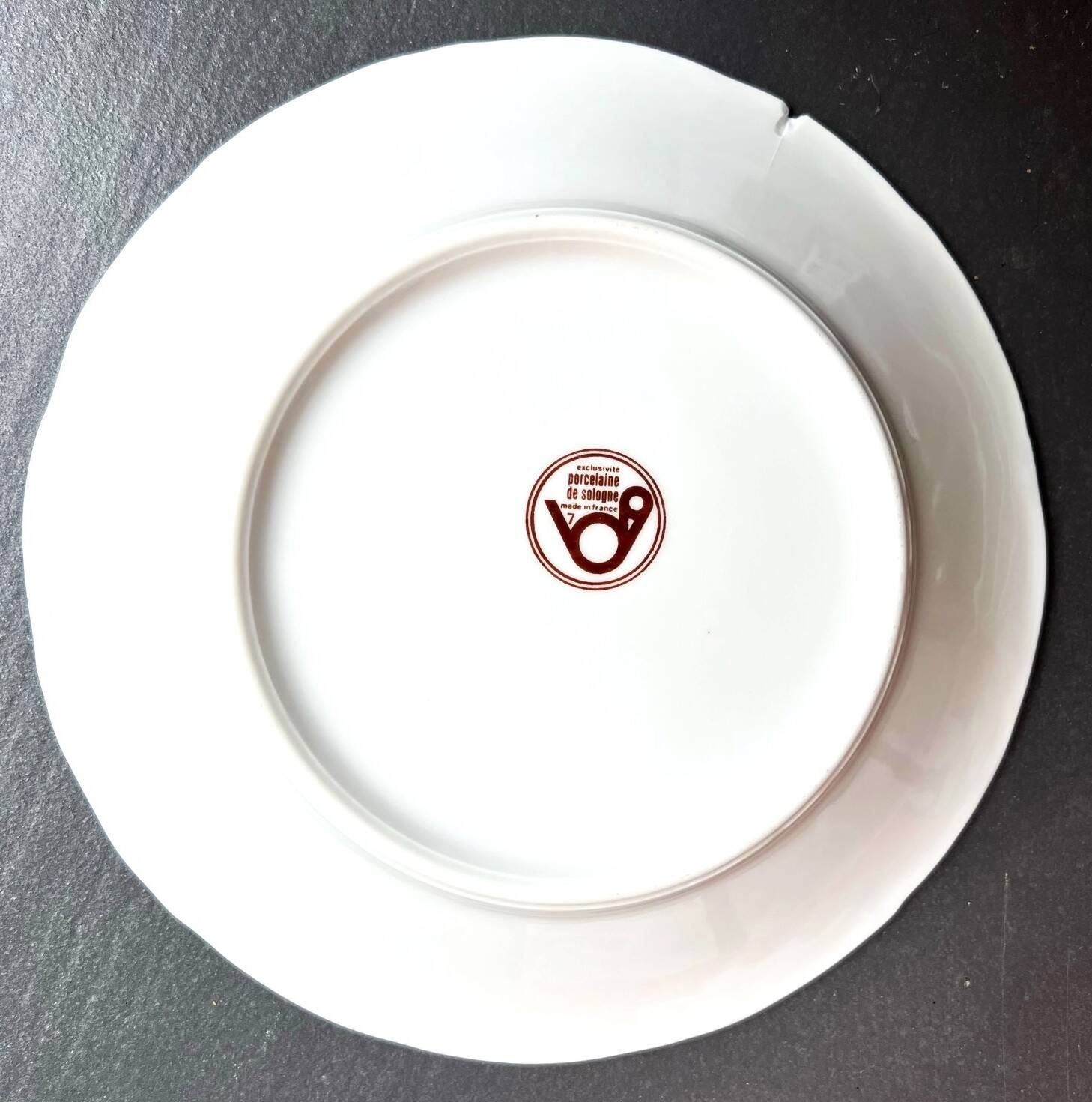 12 assiettes blanches motifs fleurs de pommier porcelaine de Sologne