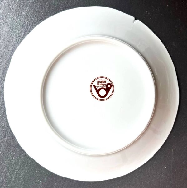 12 assiettes blanches motifs fleurs de pommier porcelaine de Sologne