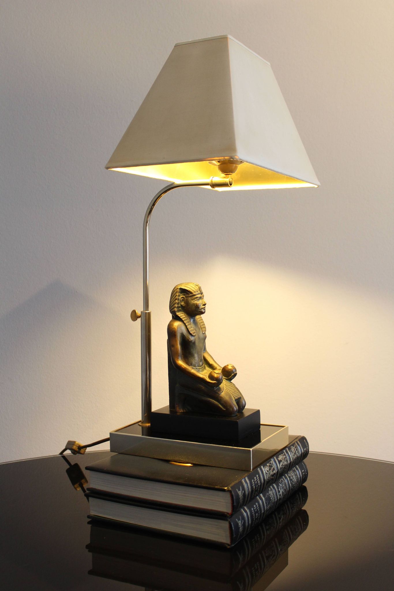 Lampe de table Hollywood Regency décor Pharaon, années 1070
