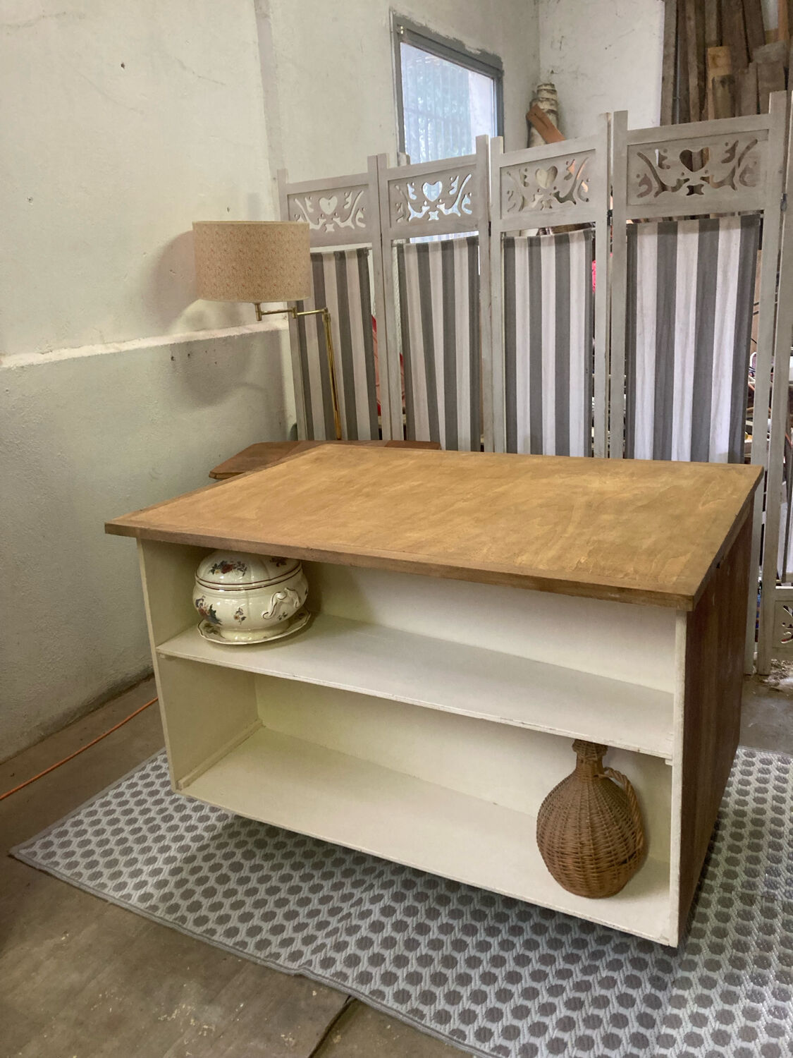 Counter, trade cabinet with drawers