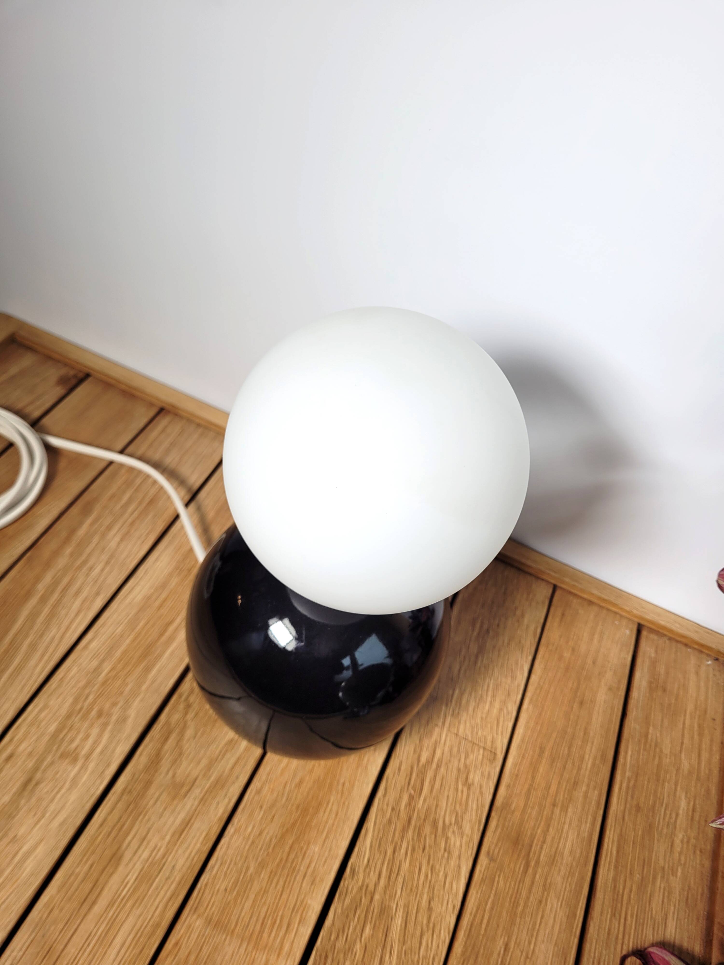 Vintage 1980 globe ball table lamp