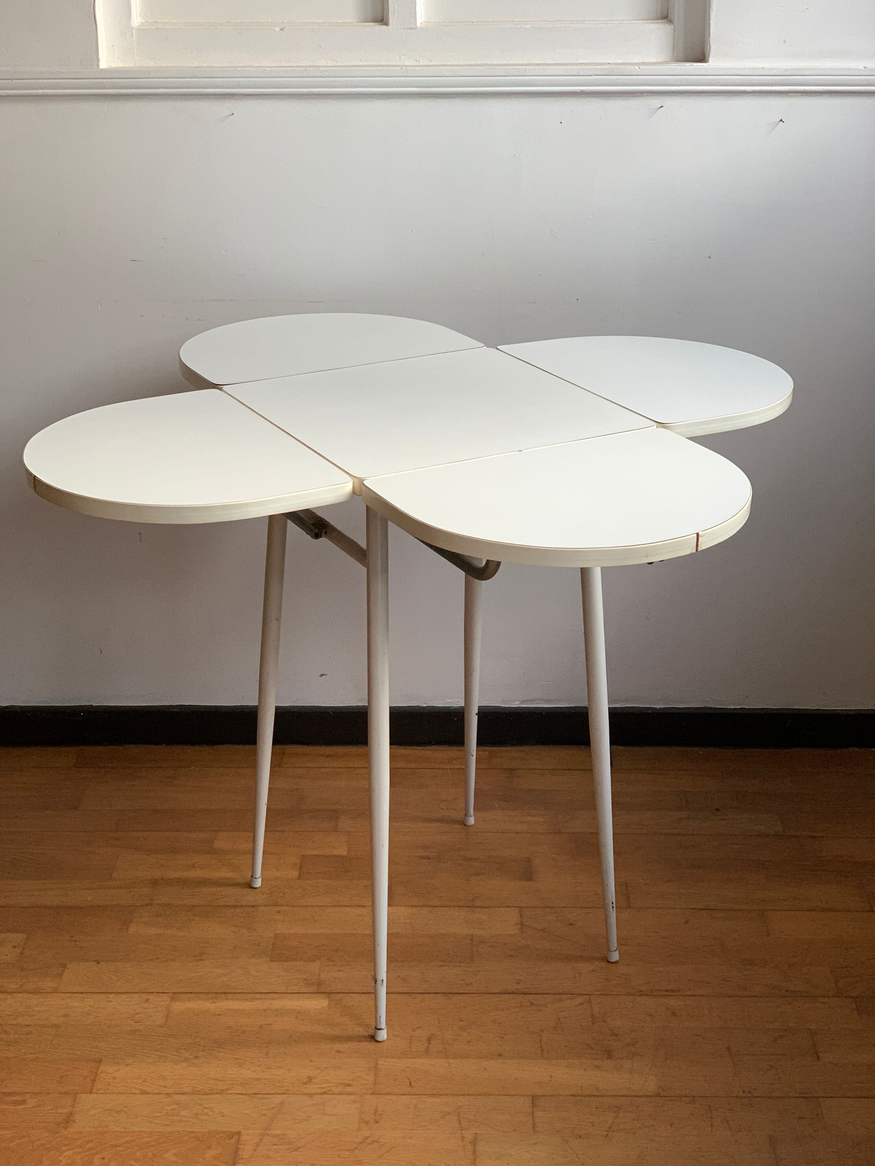 Table fleurs vintage