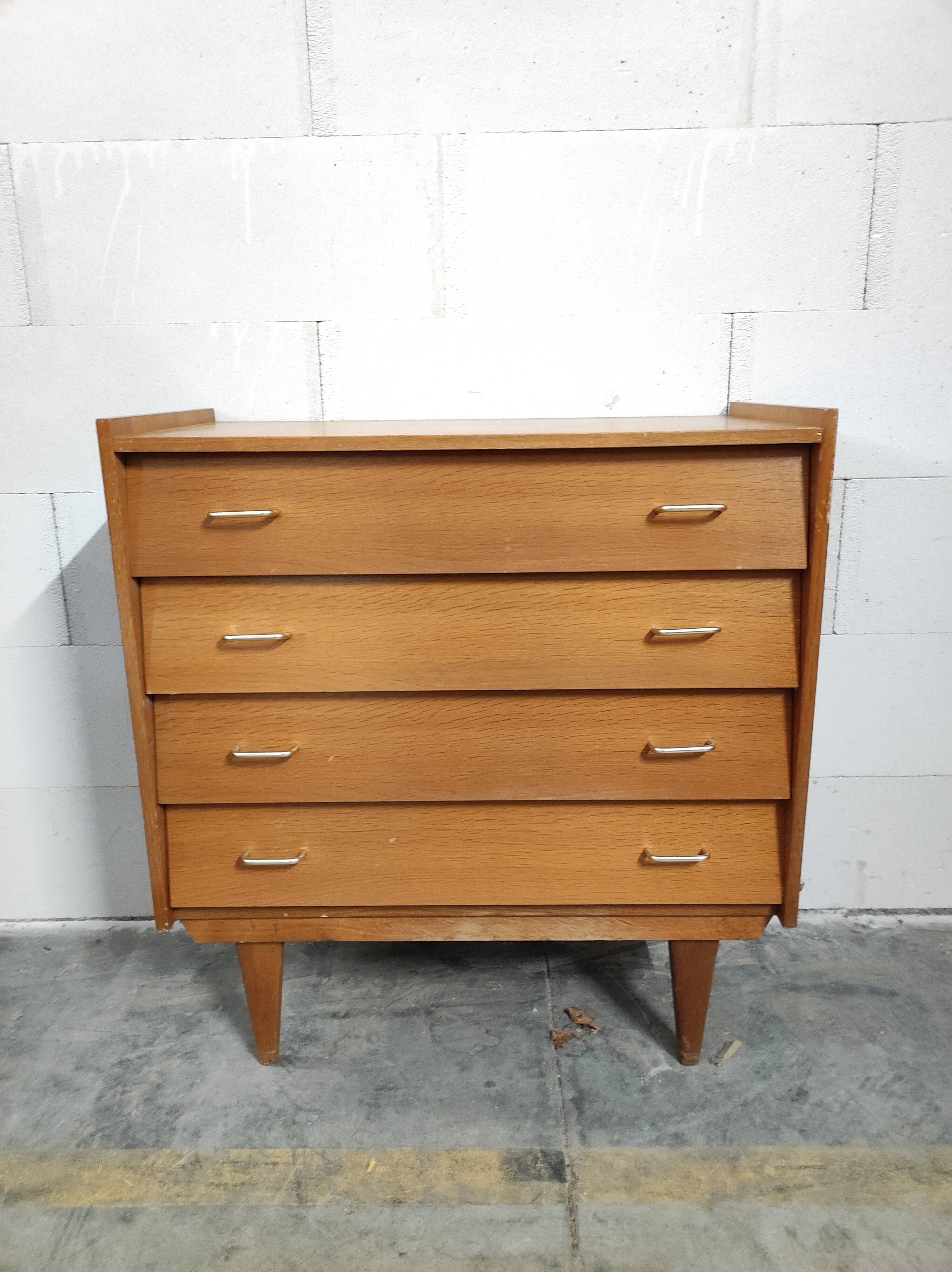 Commode vintage pieds fuseau