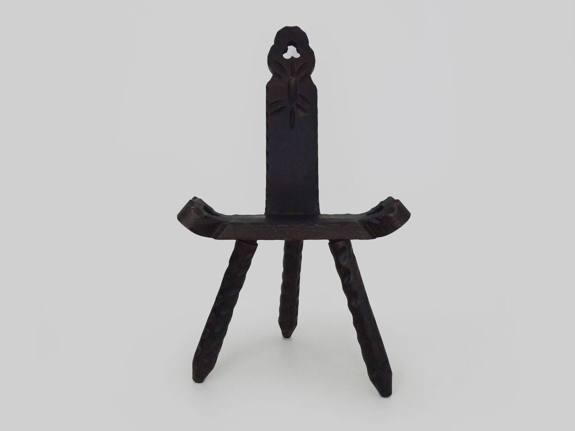 Brutalist tripod chair in raw wood. solid wood chair