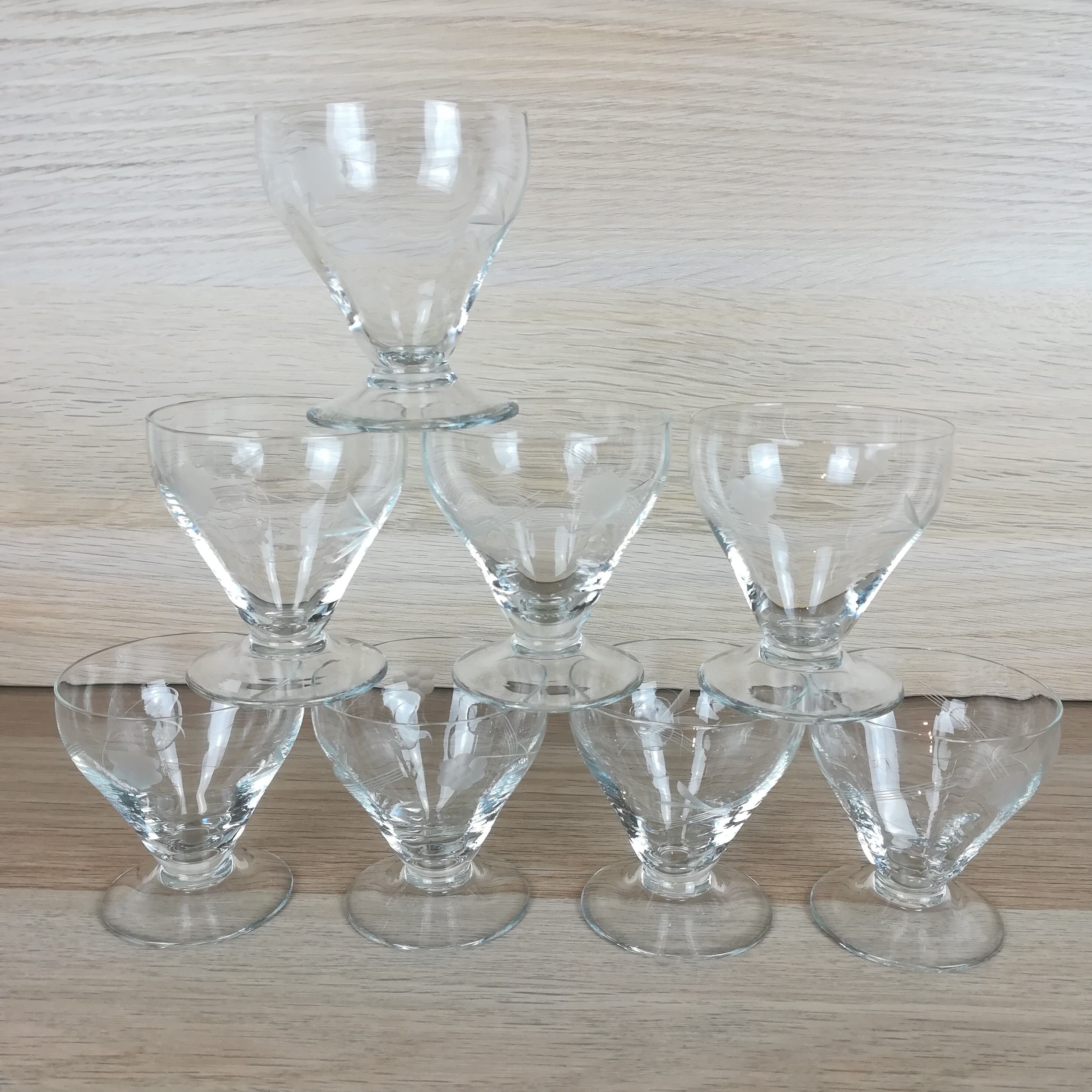 8 GLASSES OF APERITIF/LIQUEUR