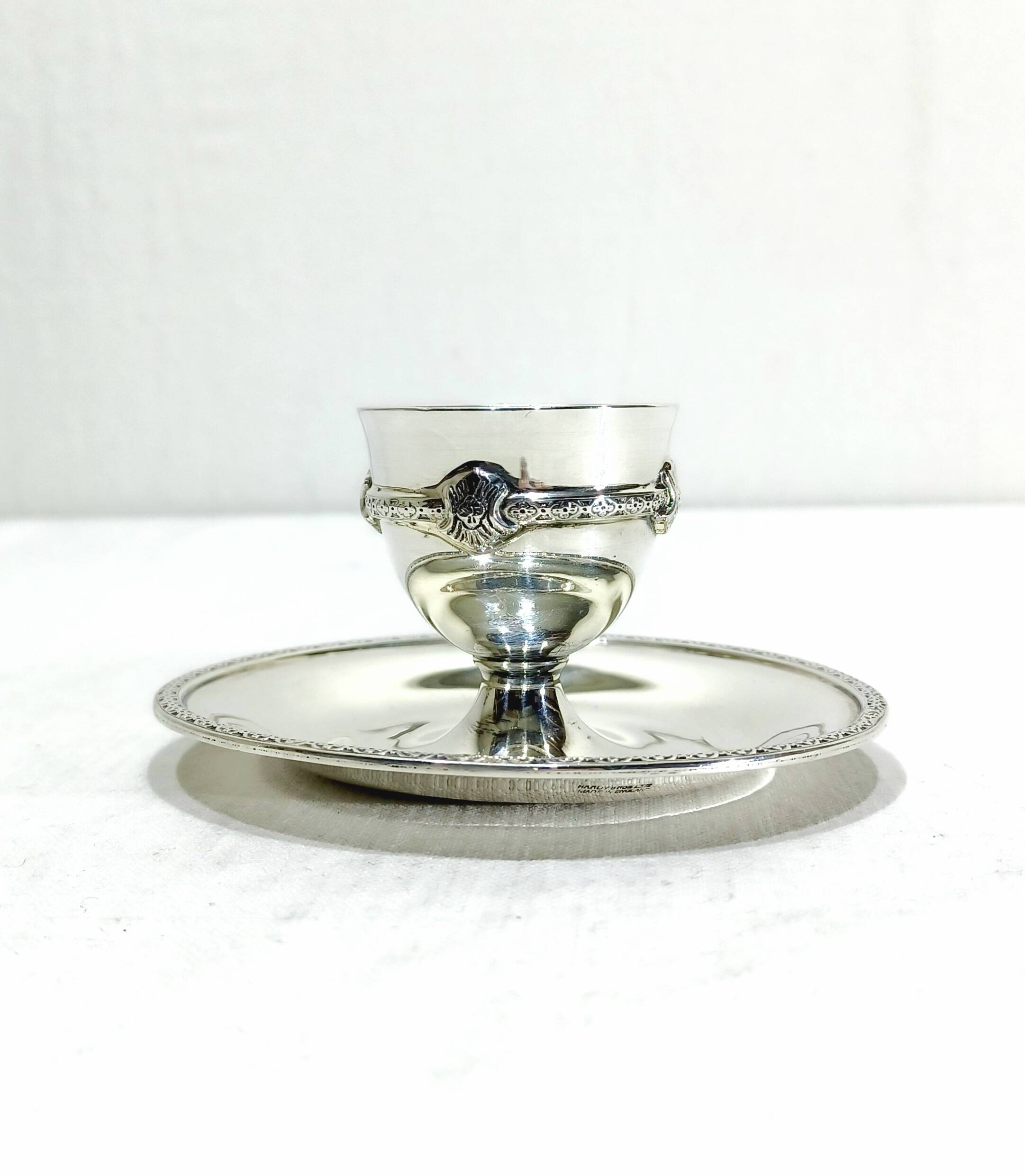 England - Solid silver egg cup