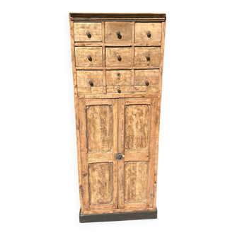 Beautiful piece of furniture with 8 drawers/2 doors in raw wood.