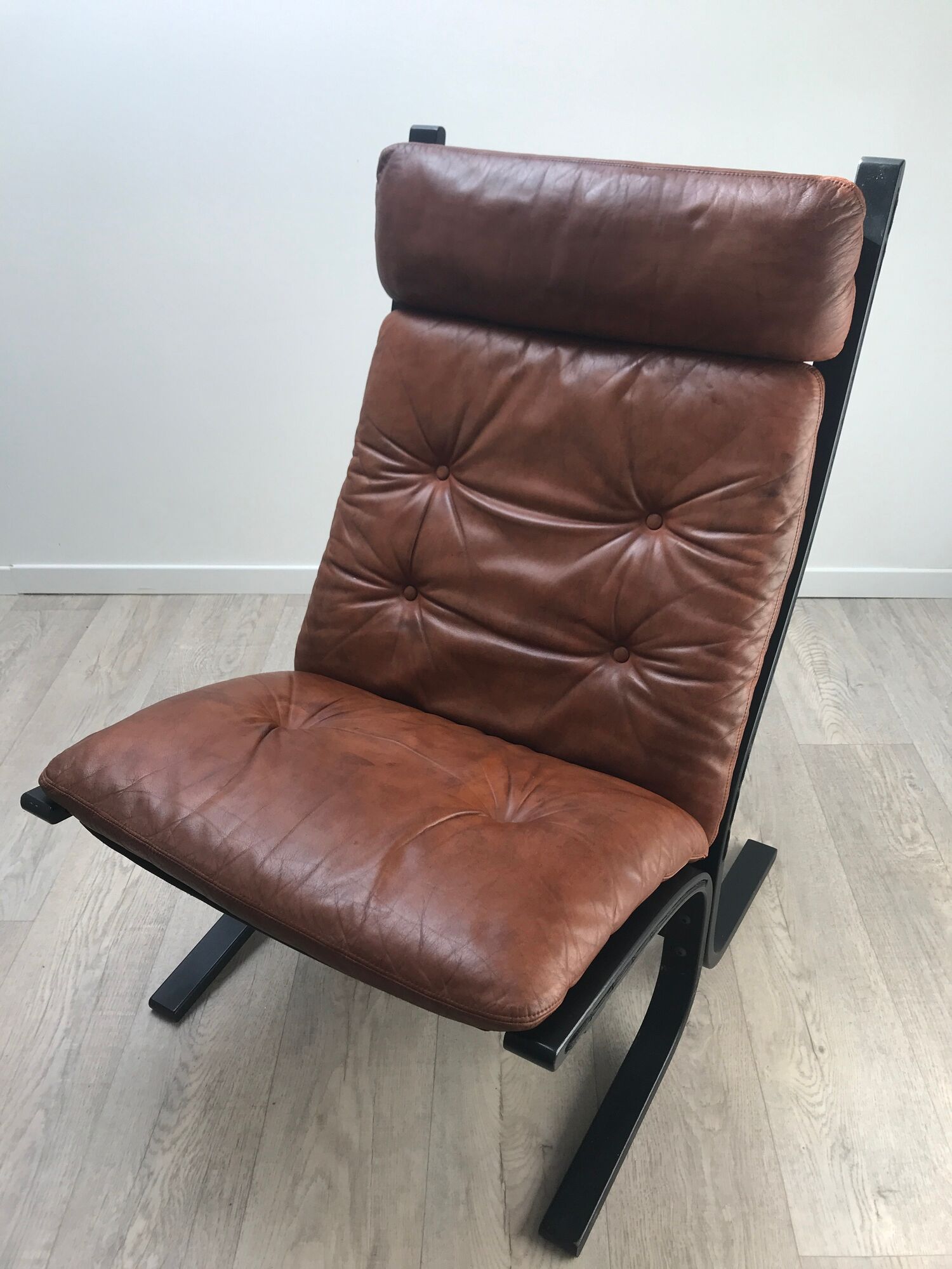 Westnofa Pair of armchairs and footrest siesta brown leather