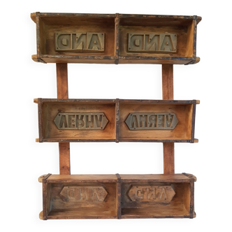 Wall shelf in wooden brick molds