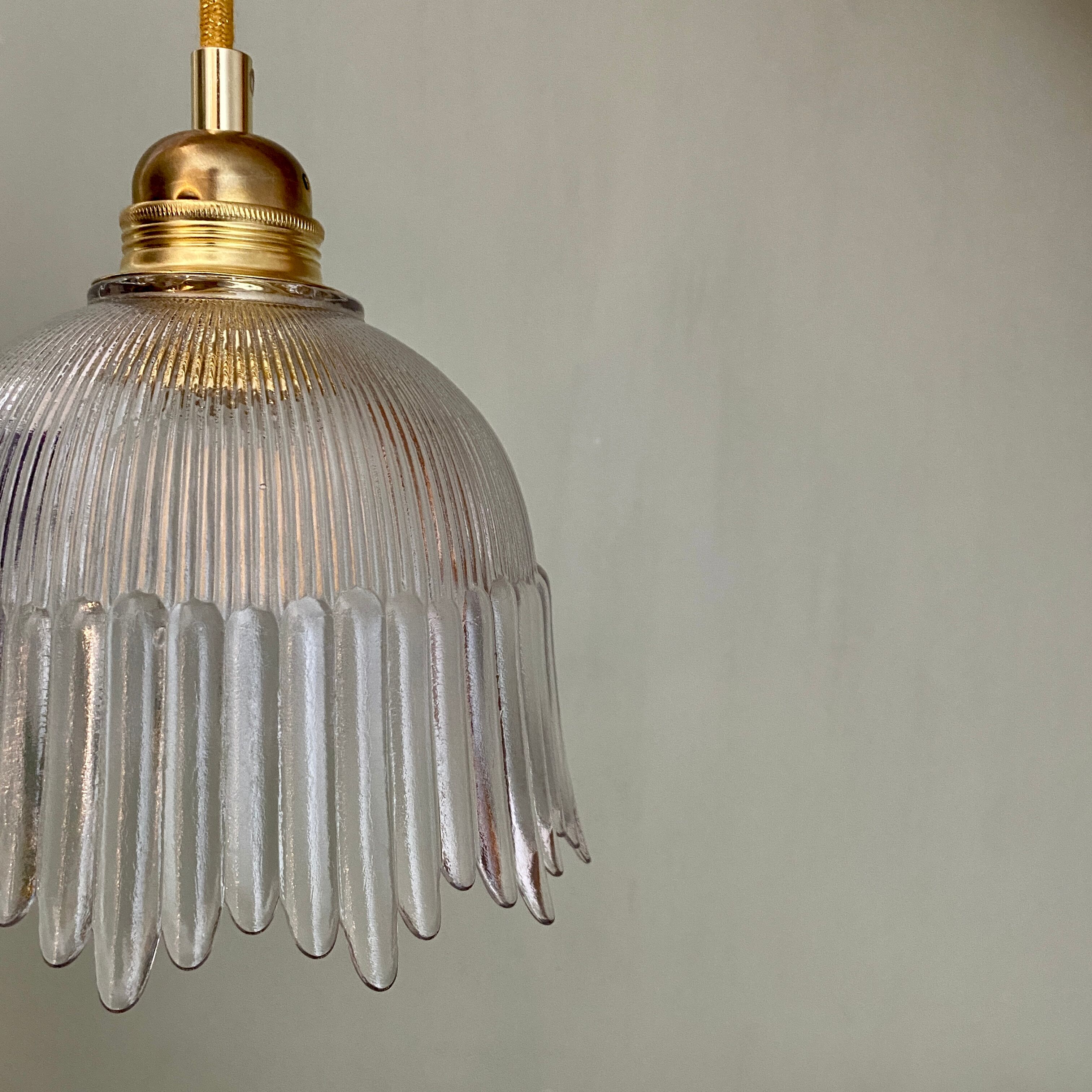 Suspension tulipe vintage en verre strié