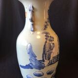 Vase balustre en porcelaine blanc bleu sous couverte céladon XIXe 42,8 cm
