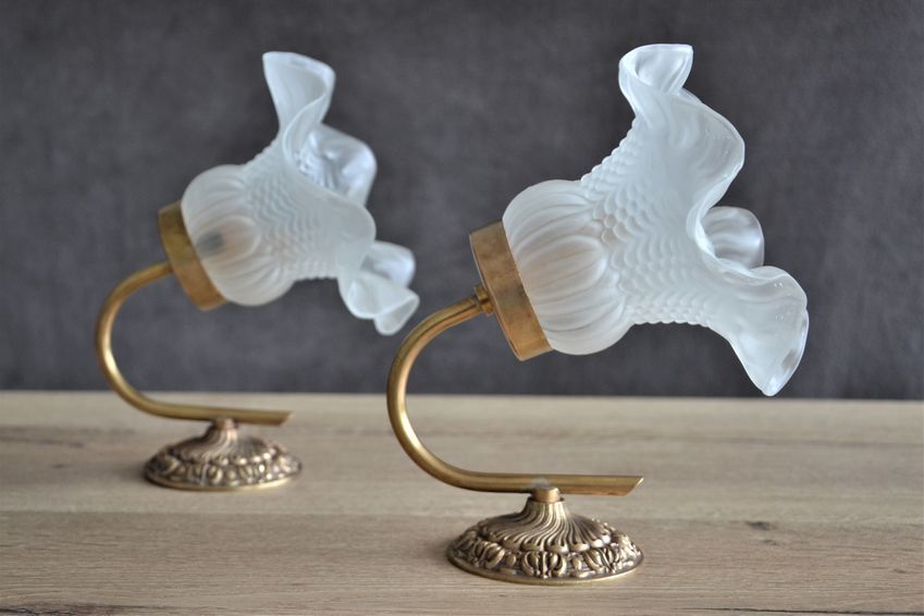 Lot of 2 wall lampshades glass tulip lampshades, gold metal supports