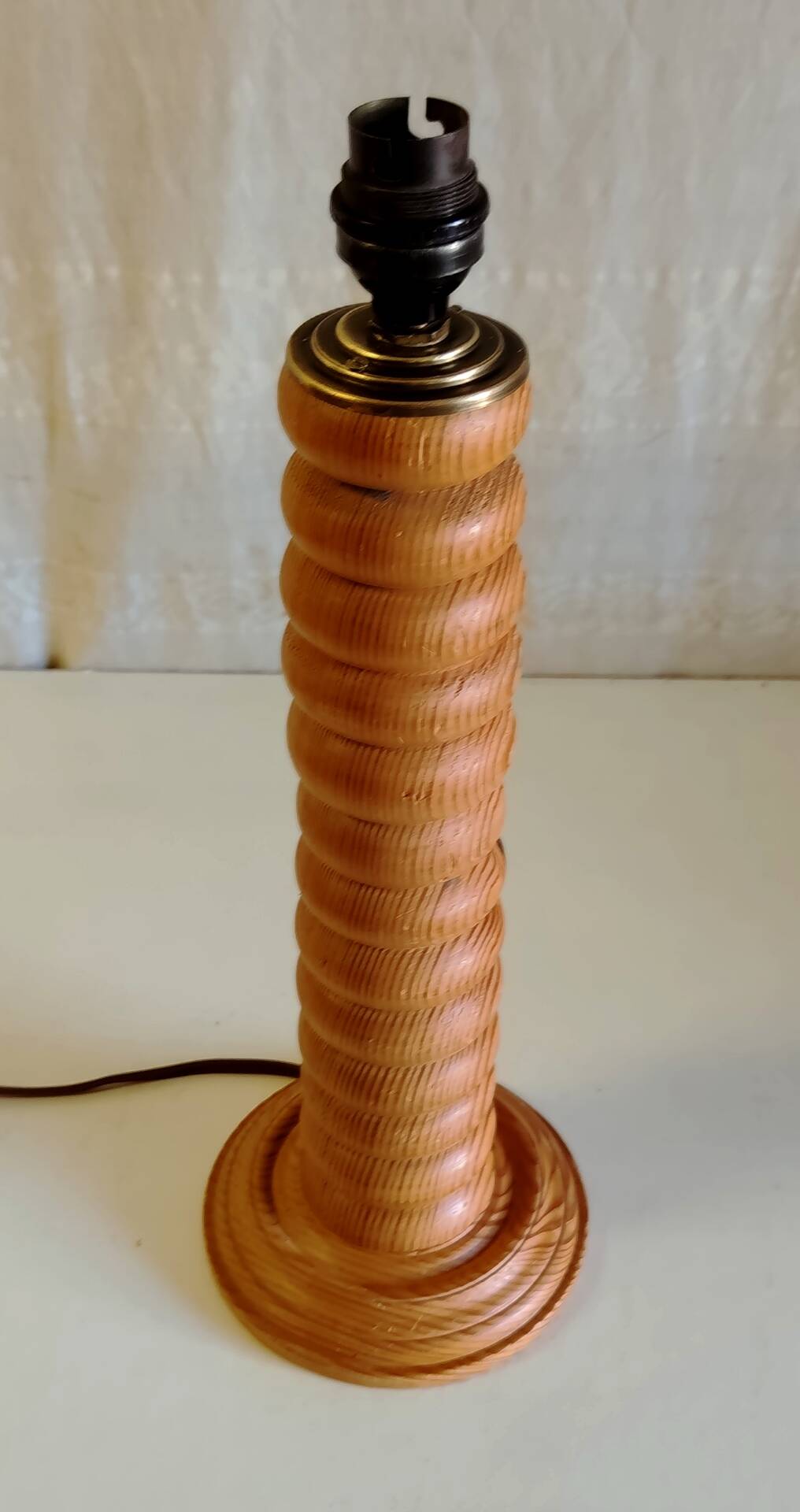 Table lamp base in solid wood, Scandinavian style - mid 20th century.