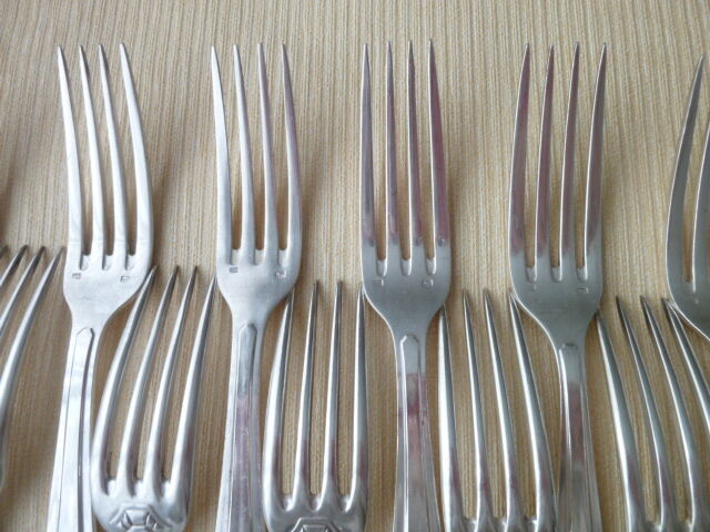 Ménagère 24 couverts de table métal argenté 84 G  SFAM