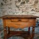 Table d'appoint française ancienne en noyer et cerisier – Louis Philippe, XIXe siècle