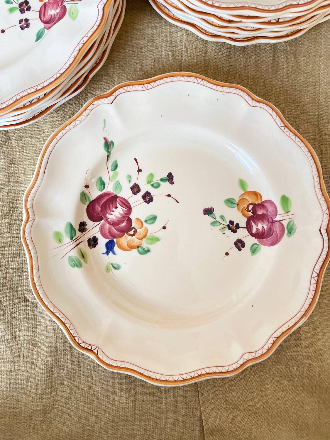 Table service with painted flowers Faïencerie de Longchamp Monaco 1960s