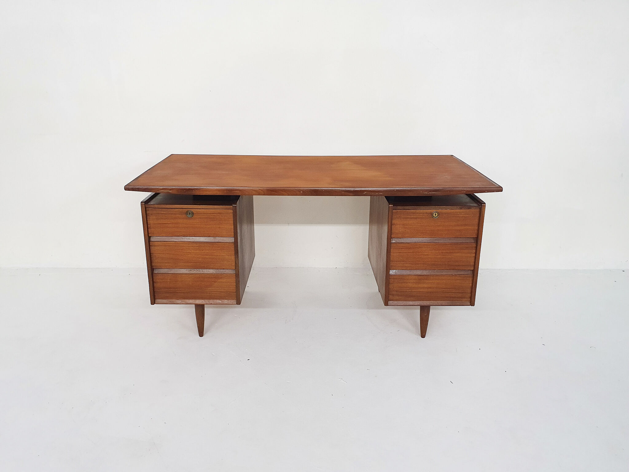 Bureau en teck du milieu du siècle, Pays-Bas des années 1960