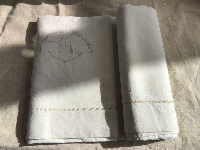 Drap 2 people marked RD