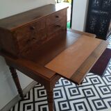 Sliding tray tiered desk