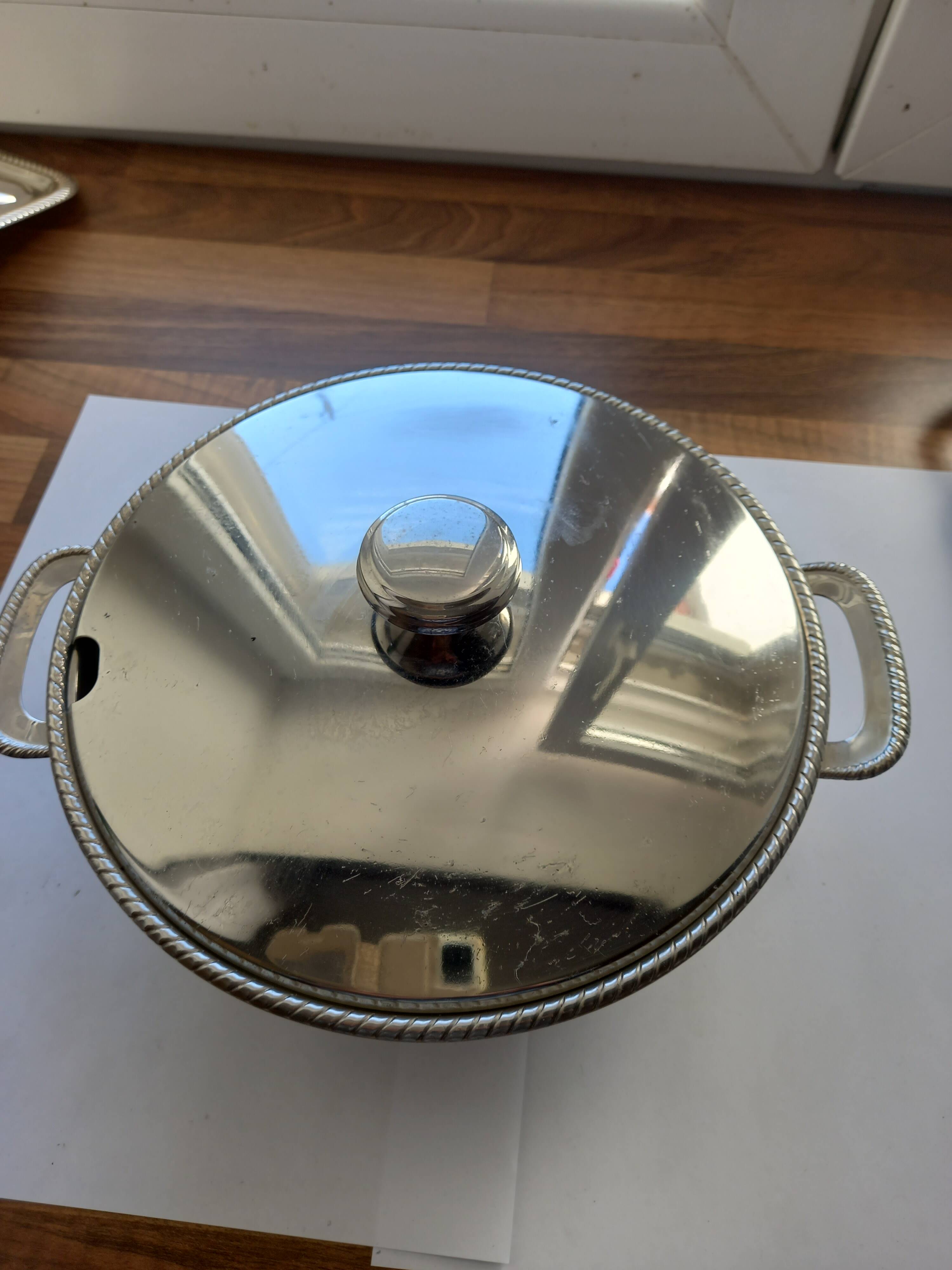 Stainless steel serving bowl with lid + matching tray