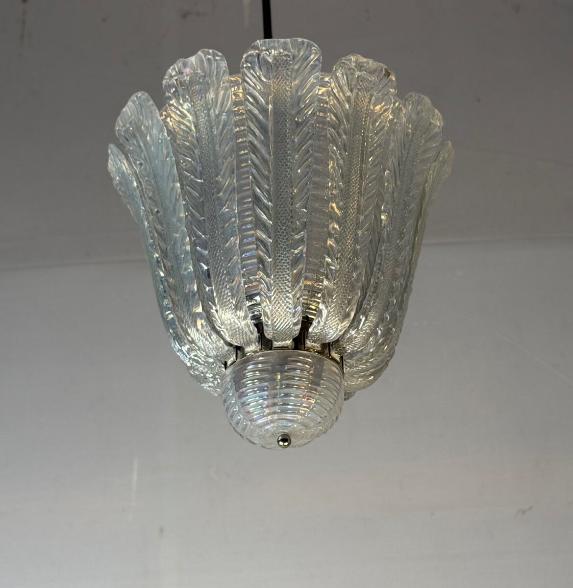 Iridescent Venetian glass chandelier from Murano, Barovier and Toso, circa 1930.