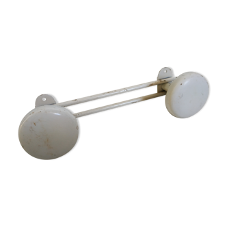 White metal double pad