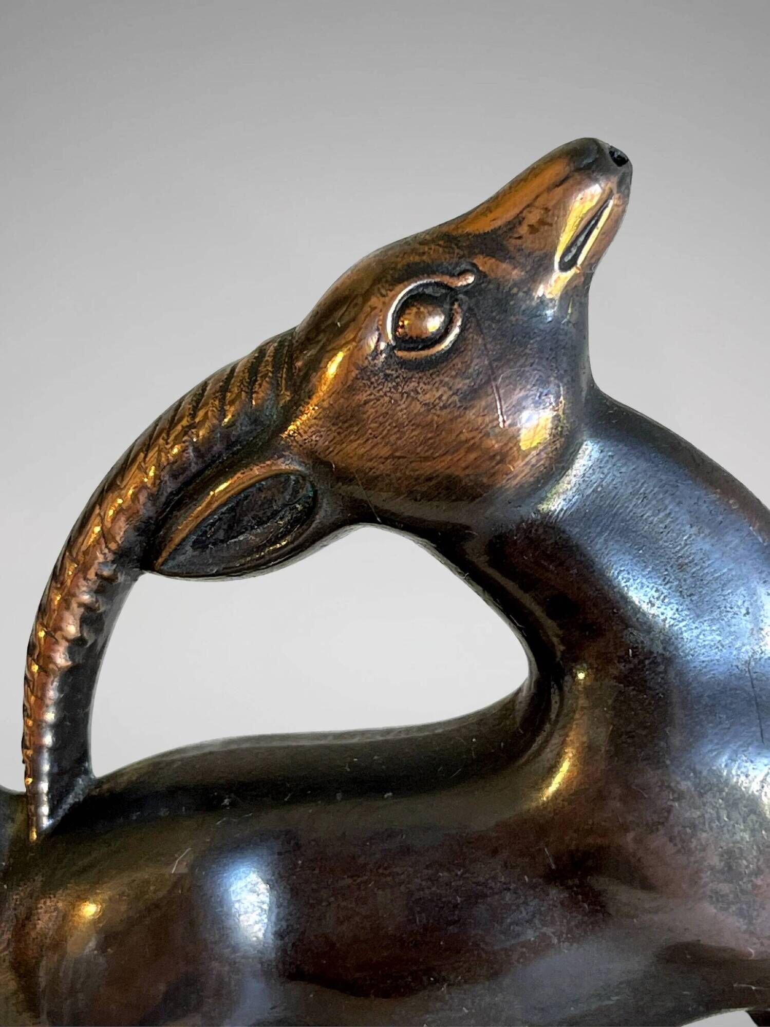 Art Deco bookends in patinated metal – animal pair – marble bases