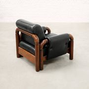 Fauteuil moderniste brésilien en cuir noir et bois massif, années 1970