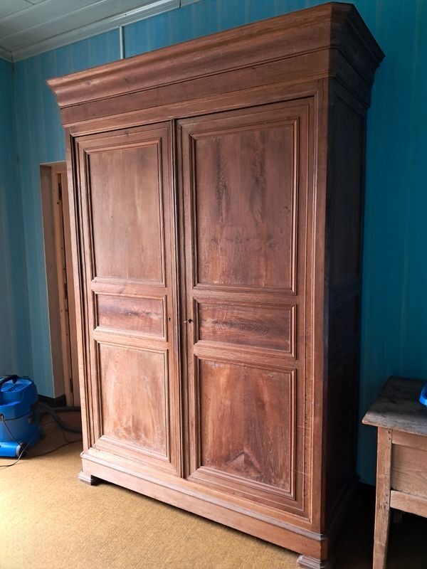 Large oak wardrobe