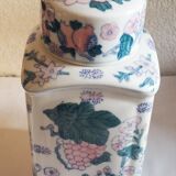 Pharmacy pot in earthenware decoration flowers