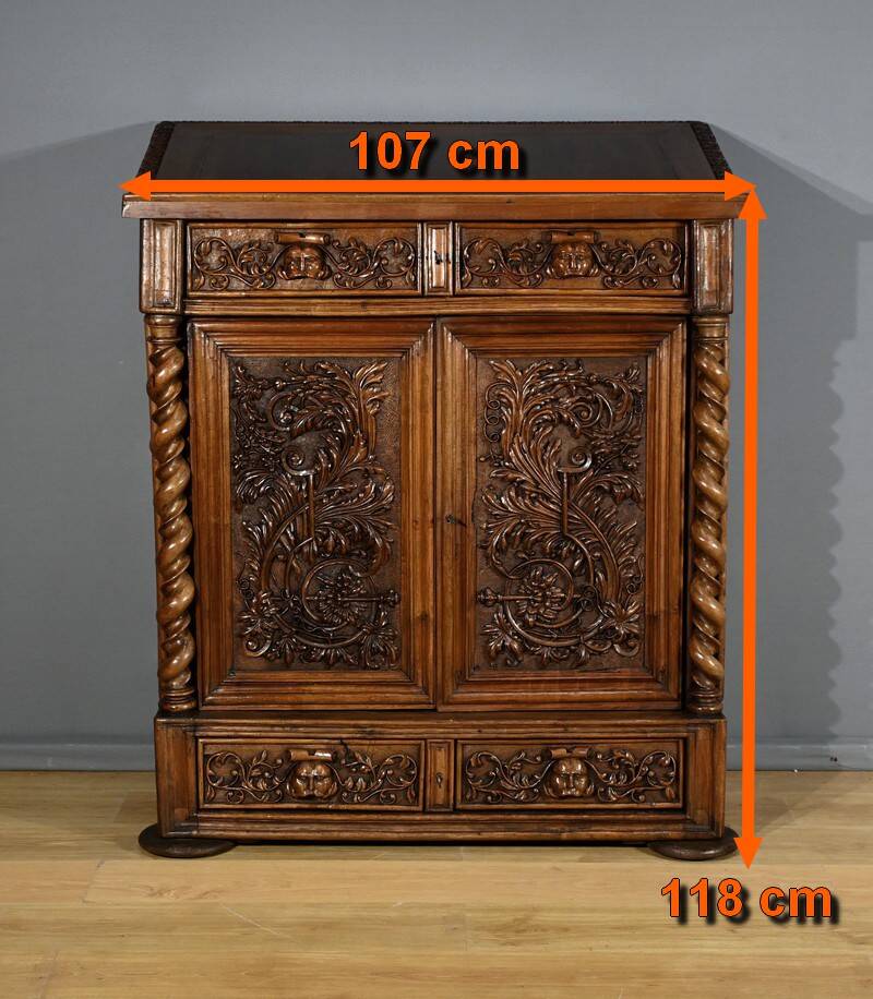 Oratory in solid walnut, Neo-Gothic Renaissance style – Late 19th century