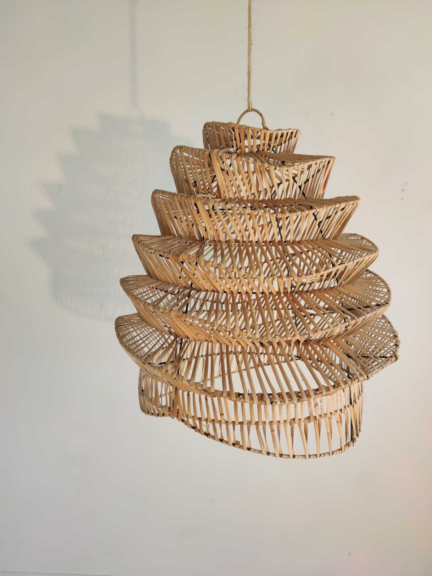 Braided rattan suspension in the shape of a natural accordion