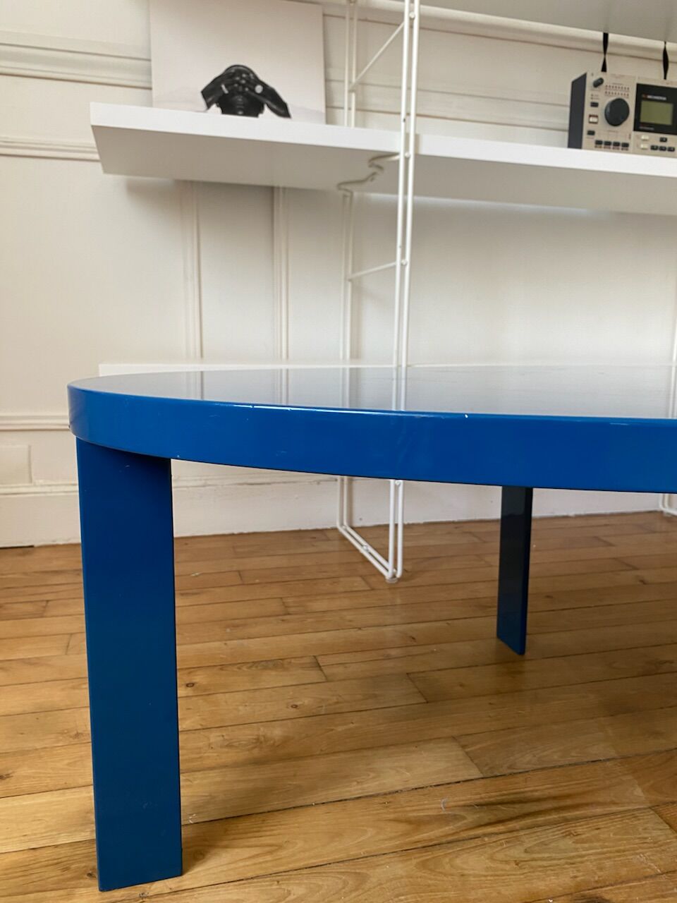 Oval coffee table in blue lacquered wood