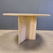 Table à manger ronde en travertin italien des années 1970