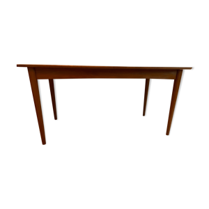 Table scandinave