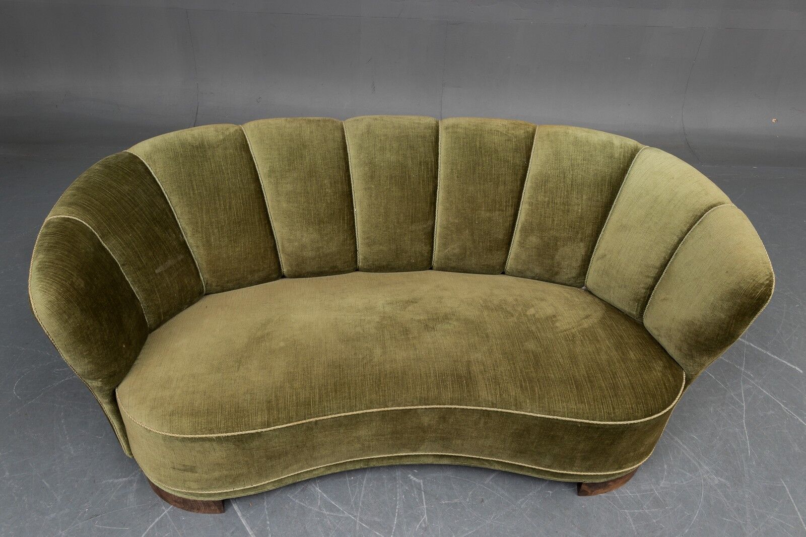 Canapé en velours vert 1930/1940