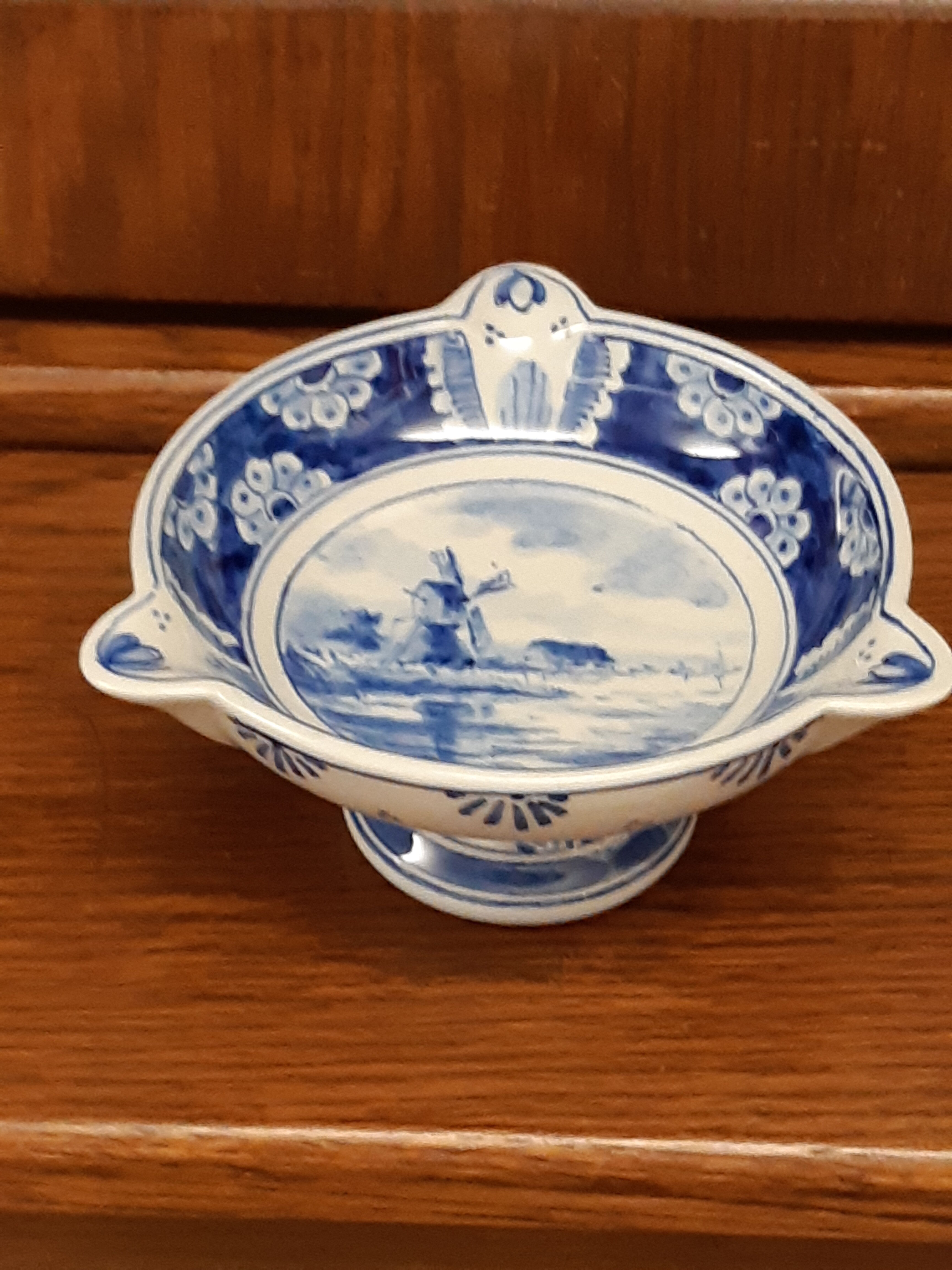 Ceramic standing cup by Delft