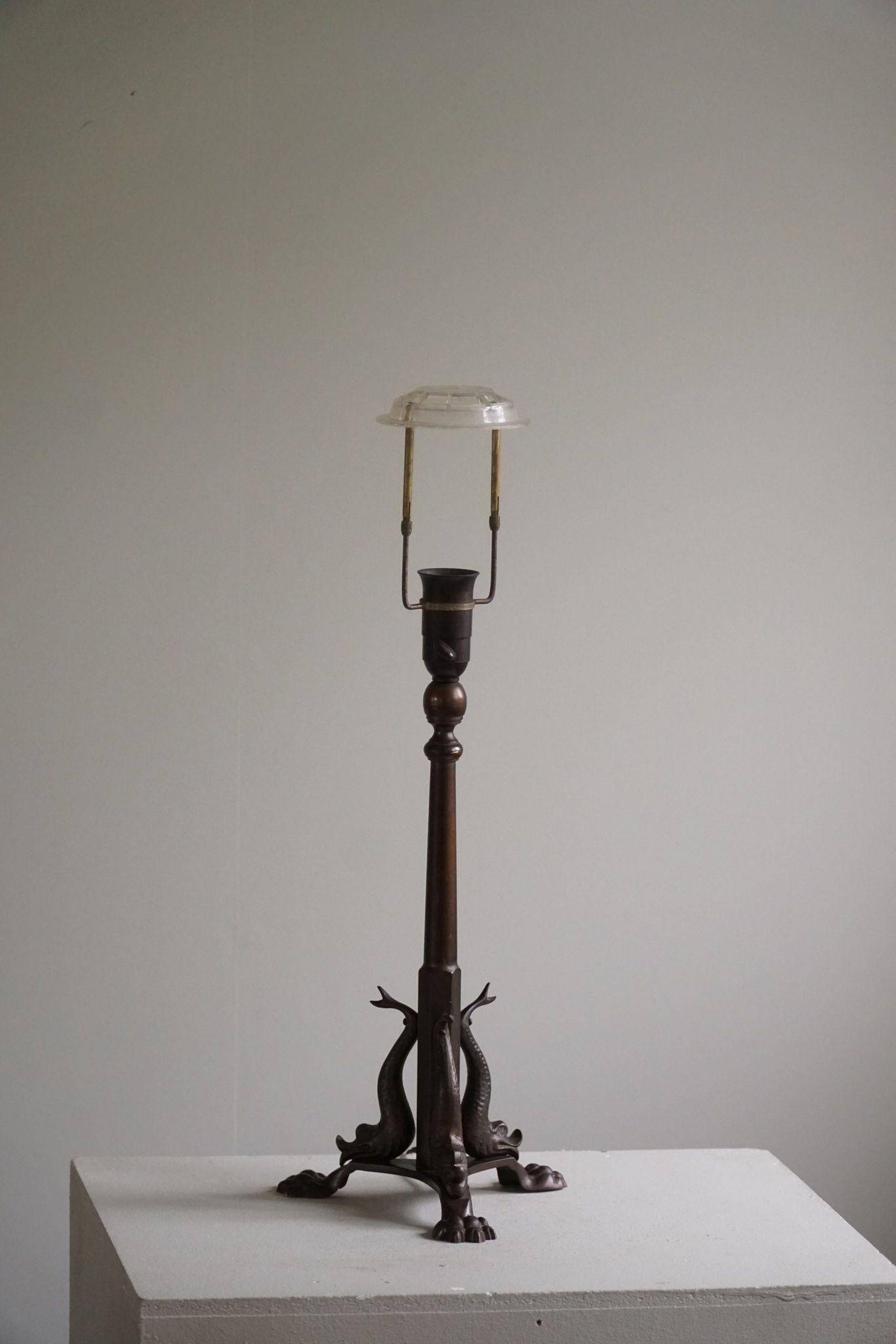 Danish table lamp, Jugendstil, Art Nouveau, in bronze, 1920s.