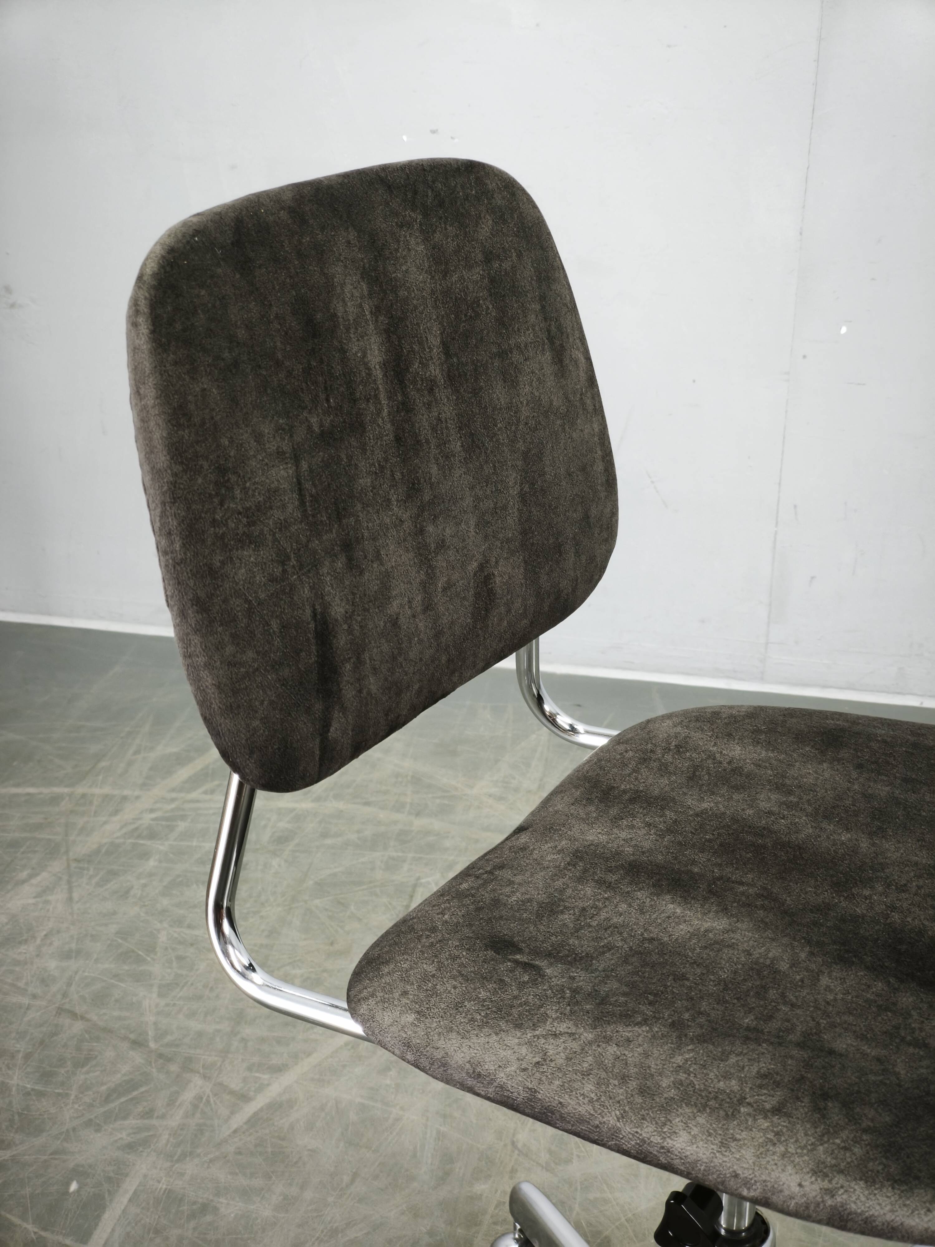 Italian Swivel Office Chair with Chrome Base, 1970s