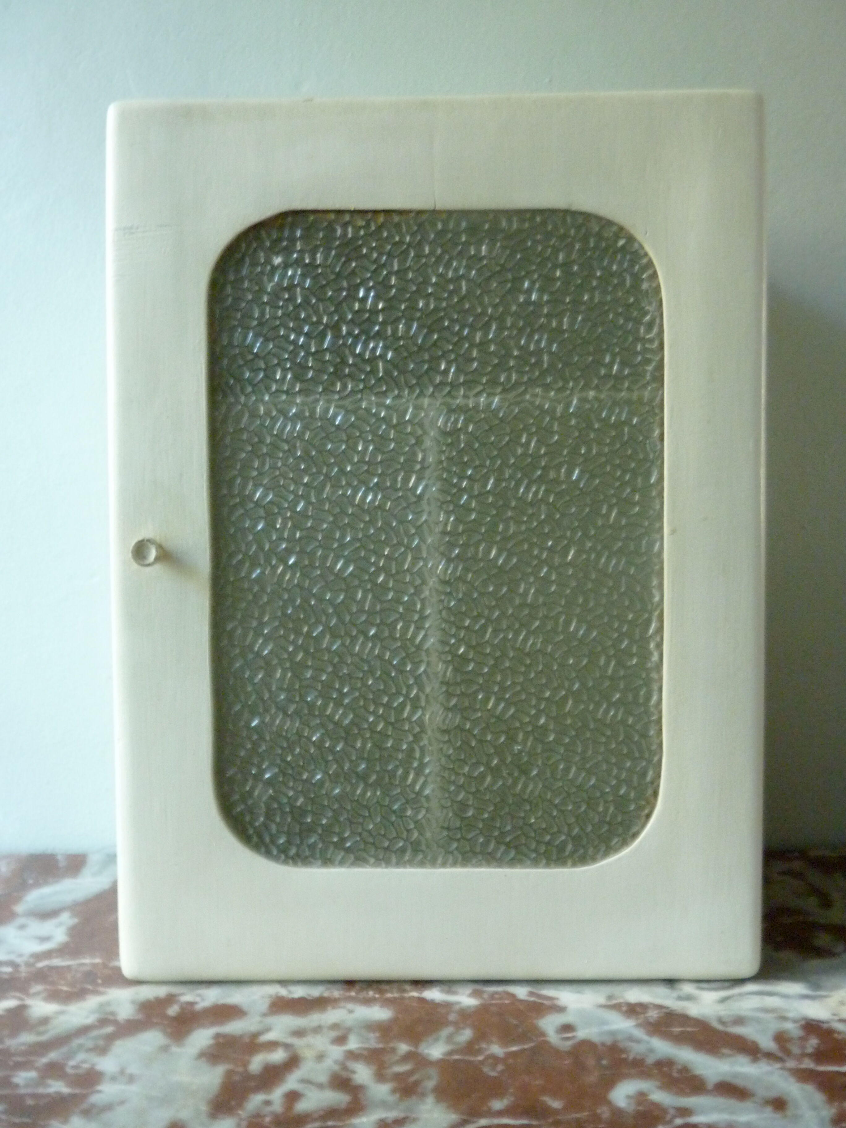 The 1950s wall cabinet