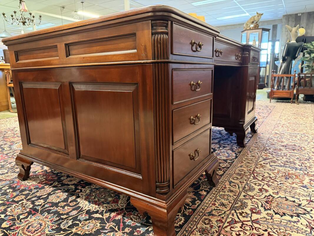 Classic English desk with green leather