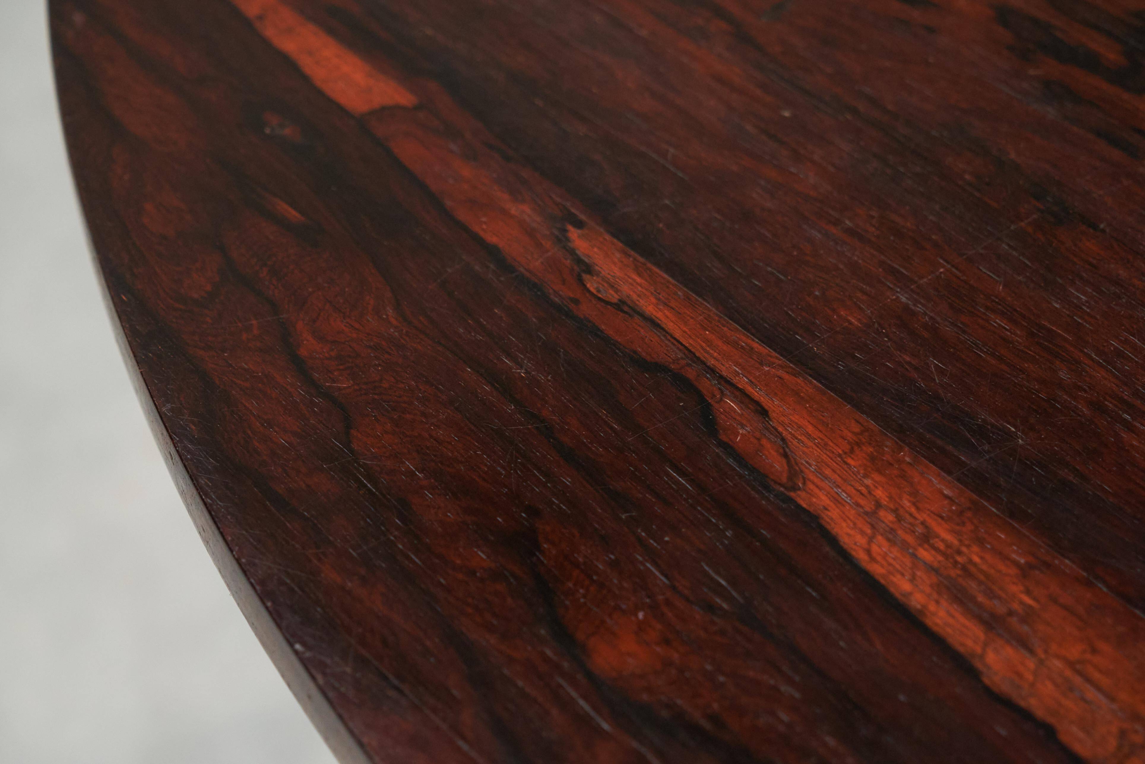Empire dining table in rosewood veneer, 19th century.