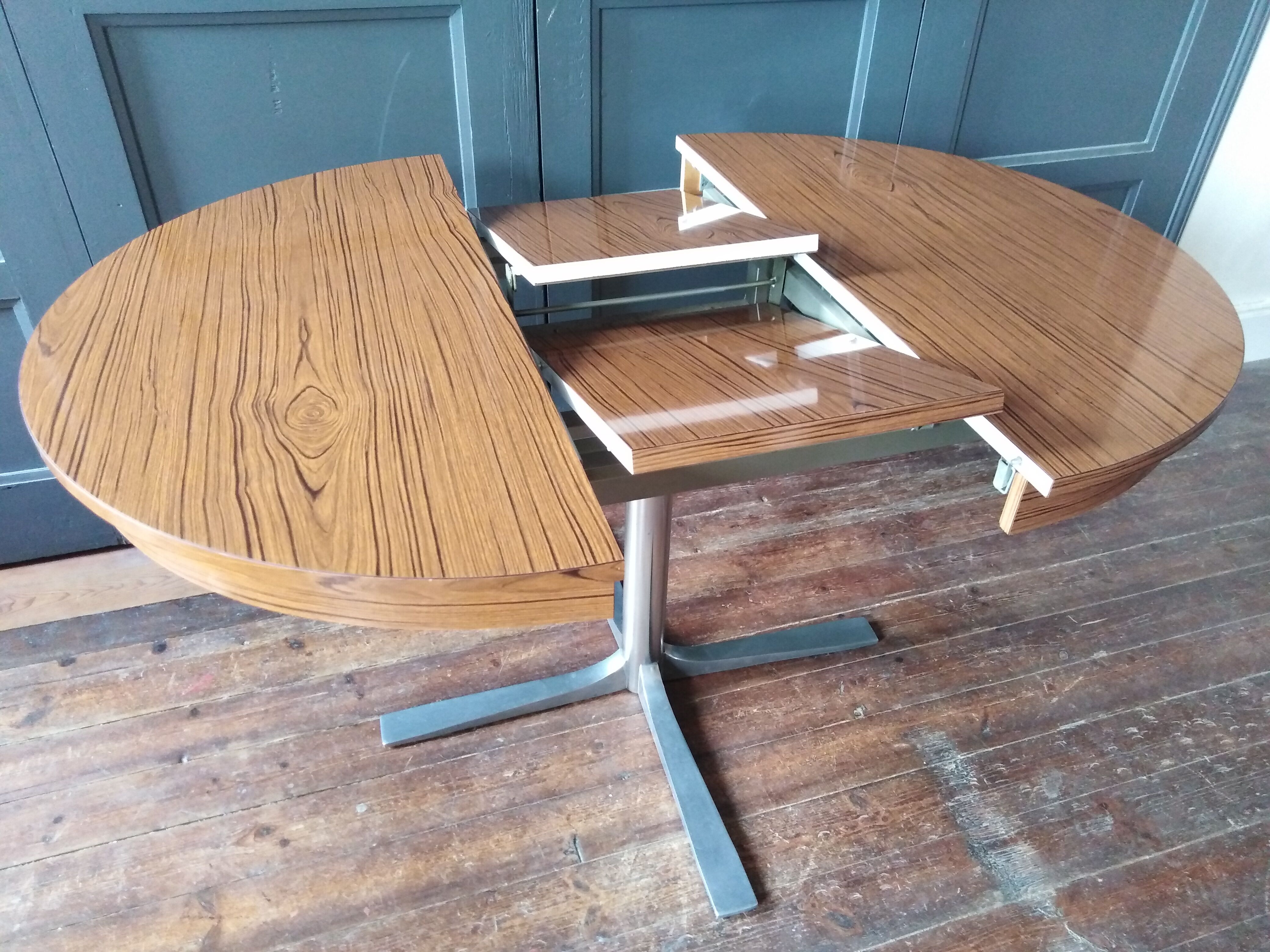 Vintage round table with extensions 1970