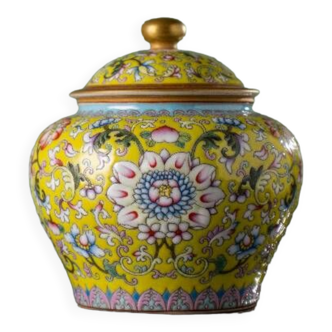 Qing Dynasty Yongzheng Enamel Twining Lotus Pattern Glaze Covered Jar Classic Oriental Craft