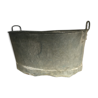 Vintage zinc basin with handle