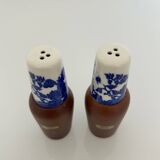 Salt and pepper shaker with blue decoration.