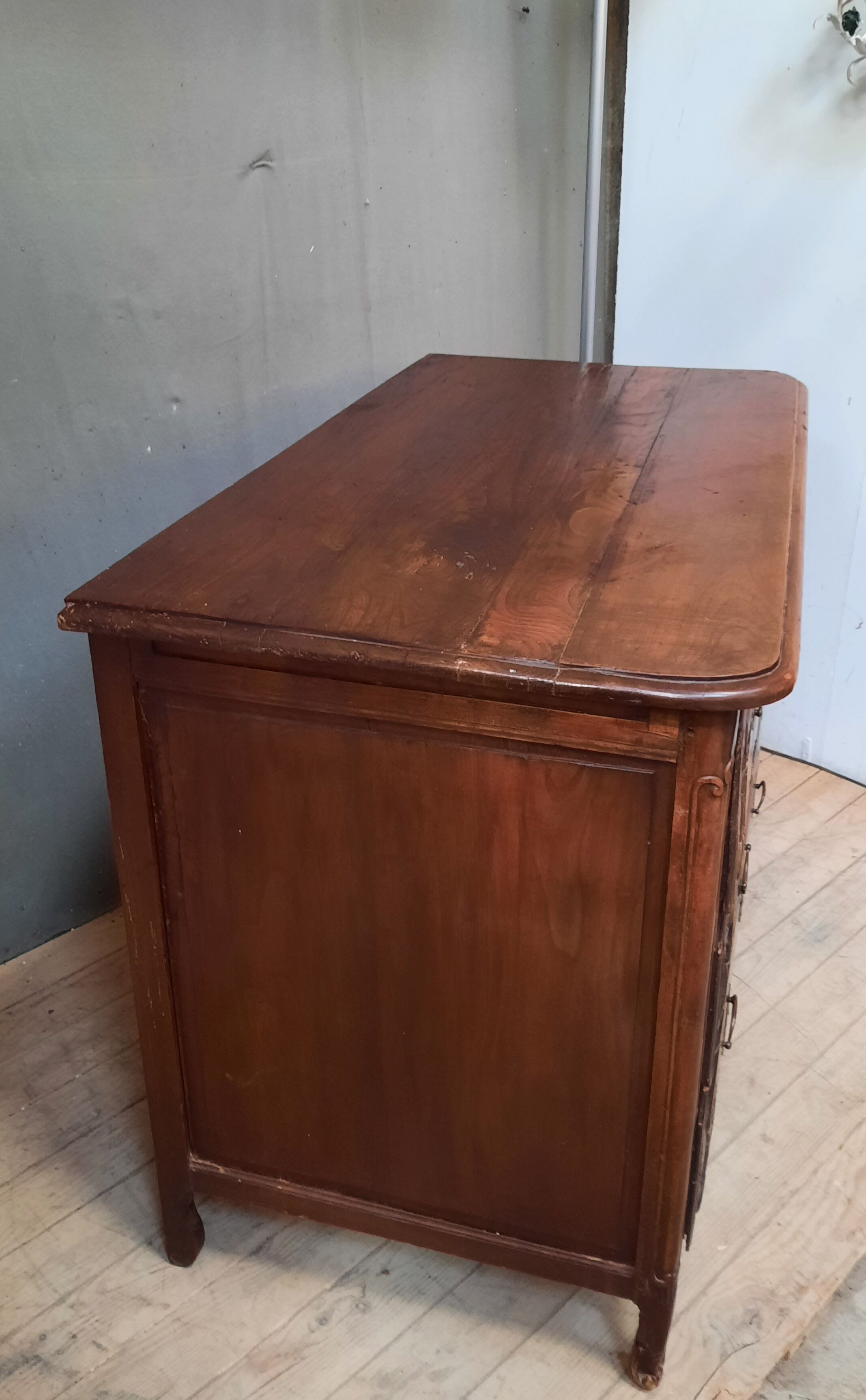 Antique oak chest of drawers
