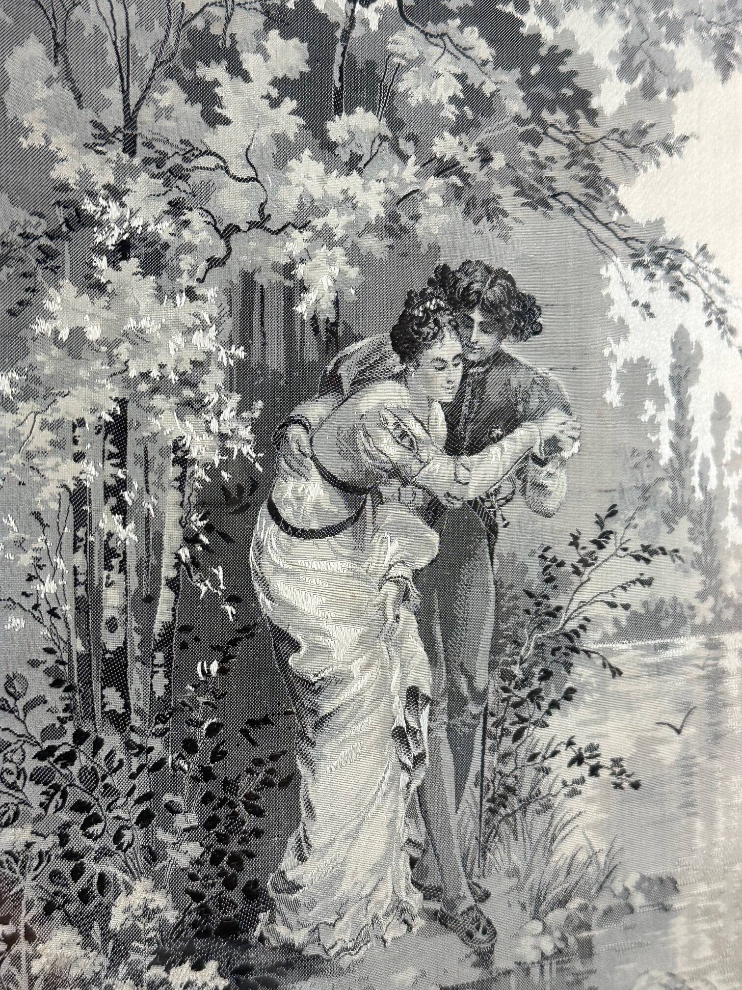 Paire de tableaux en soie